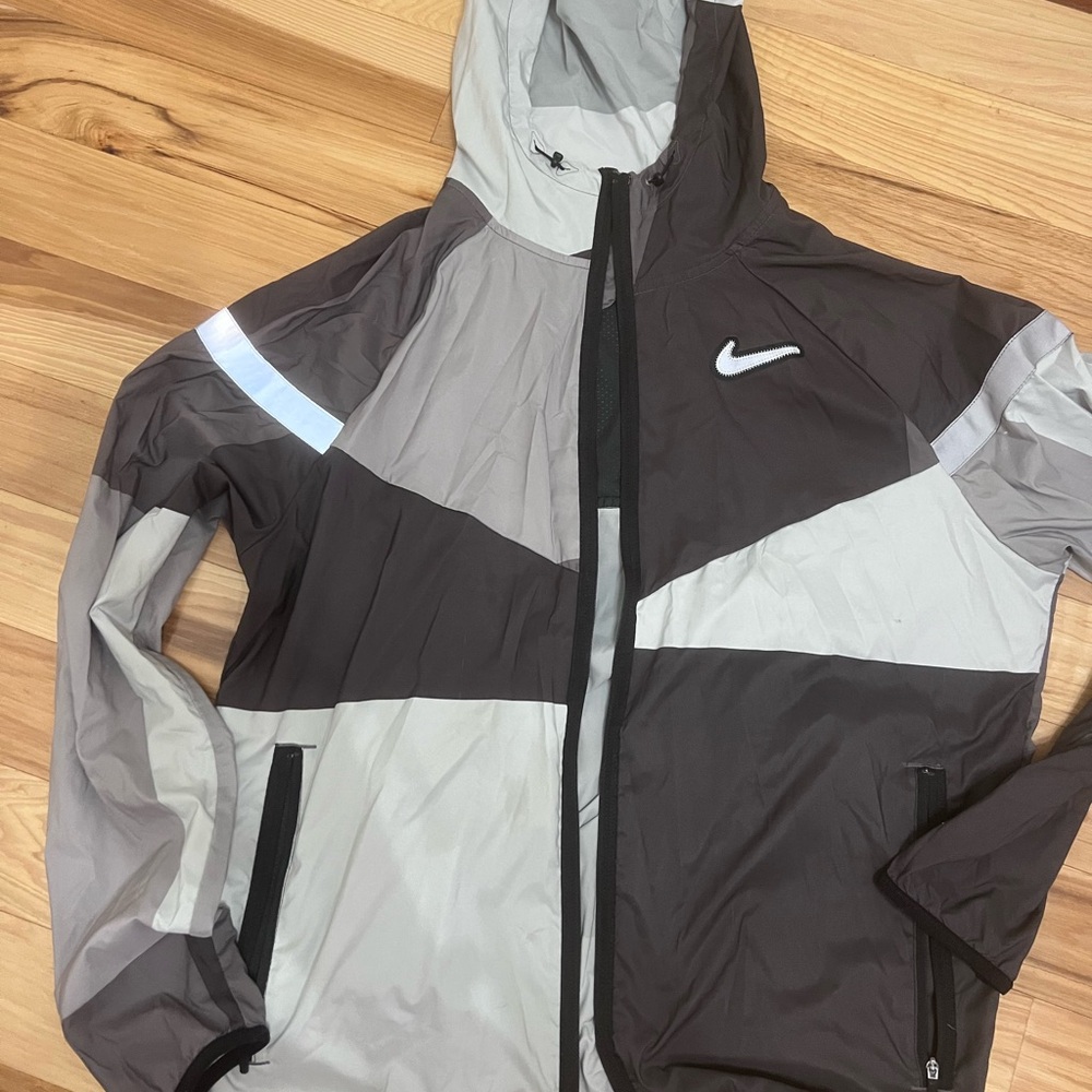 Nike Running Jacket in Black and Gray